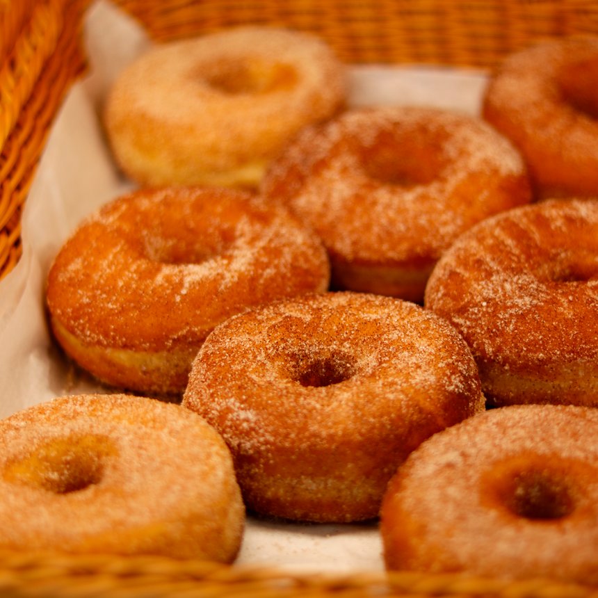 Cinnamon-sugar donas (donuts) — Korner Market panadería